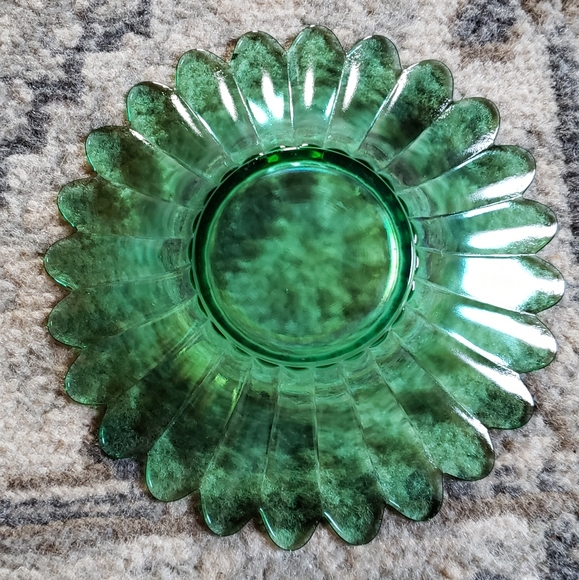 Green Carnival Glass Flower Dish Candle Holder - Picture 3 of 6